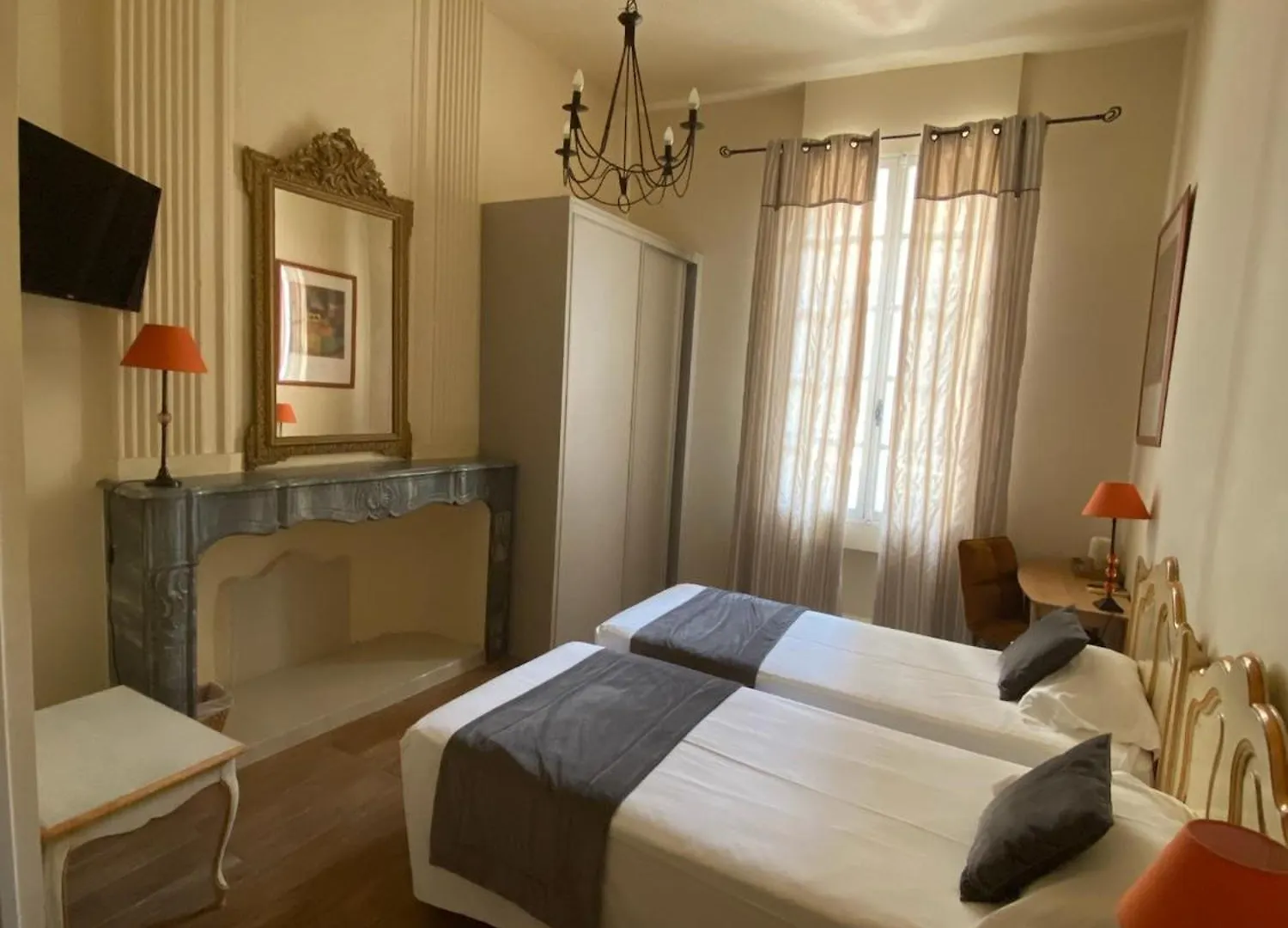 Hotel Du Musee آرْلْ 3*,